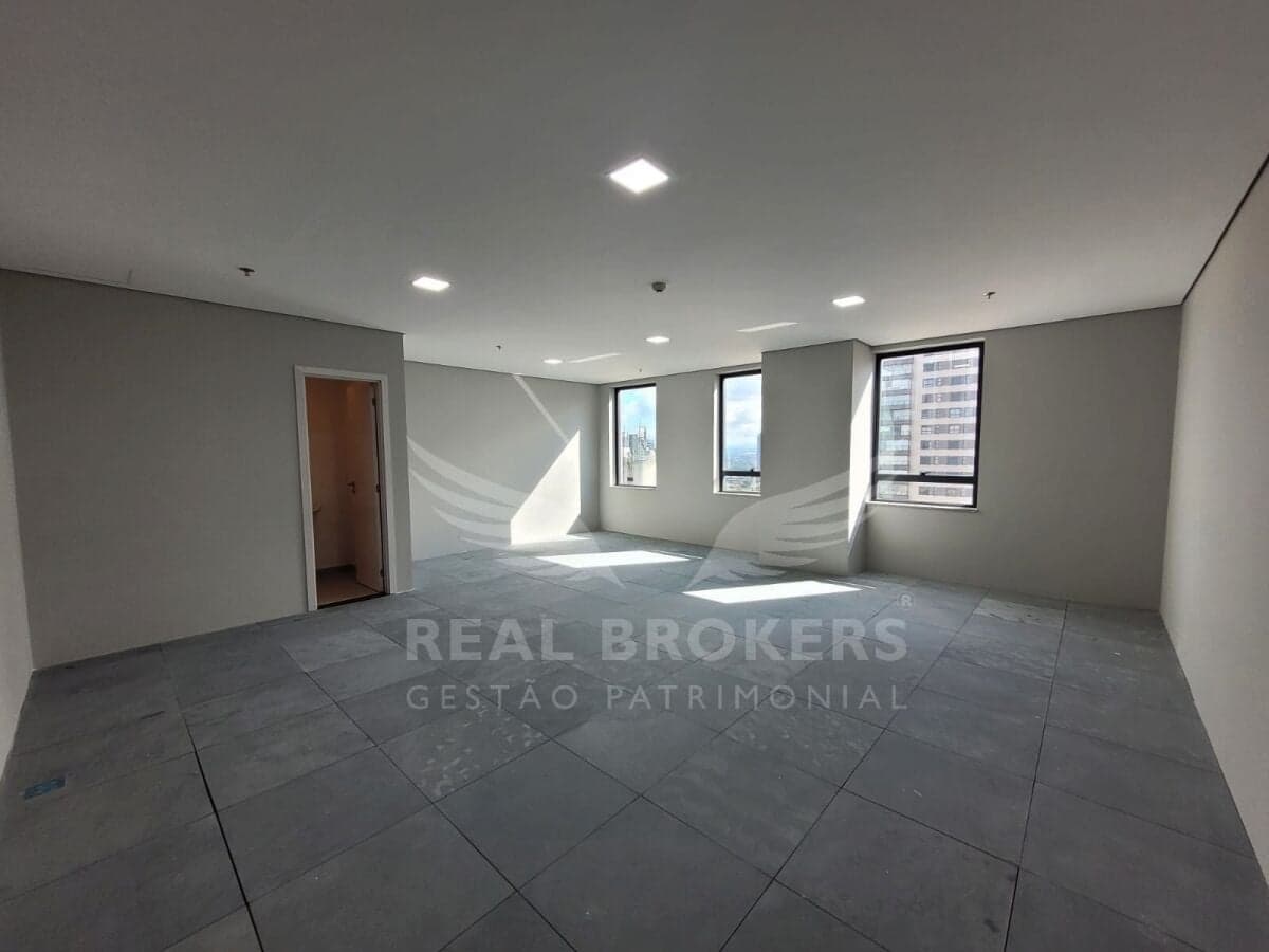 Sala comercial para locação com 49m² de área útil excelente iluminação natural em Alphaville