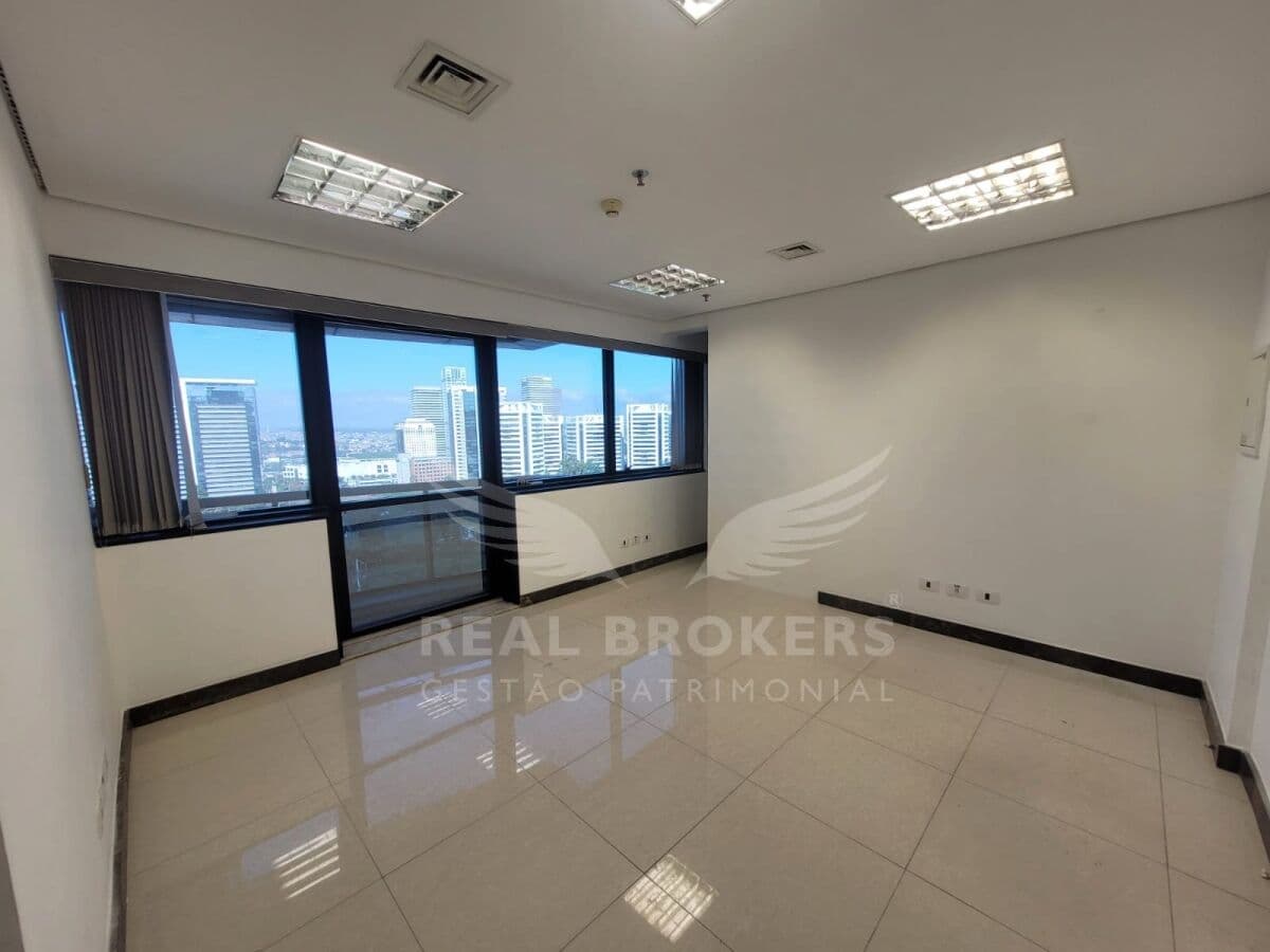 Sala comercial com 34m² de área útil - copa e 1 vaga de garagem para locação em Alphaville