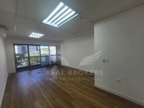 Sala comercial para locação com 53 m² de área útil | 2 Salas | sacada ampla em Alphaville