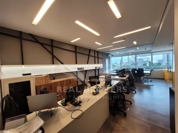 Sala Comercial à Venda com 63m² de área útil e 2 Vagas de Garagem em Alphaville