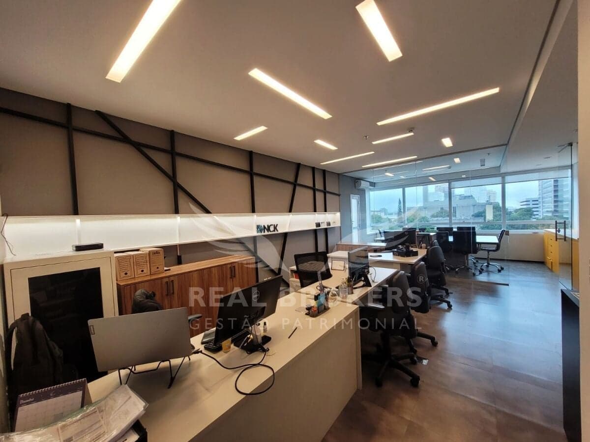 Sala Comercial à Venda com 63m² de área útil e 2 Vagas de Garagem em Alphaville