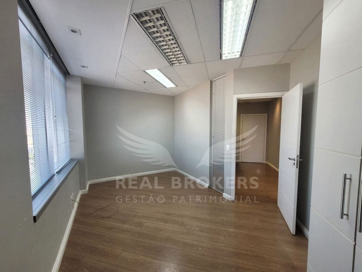 Sala Comercial para Locação com 105 m² de área útil| 5 Ambientes | 3 Vagas de Garagem em Alphaville