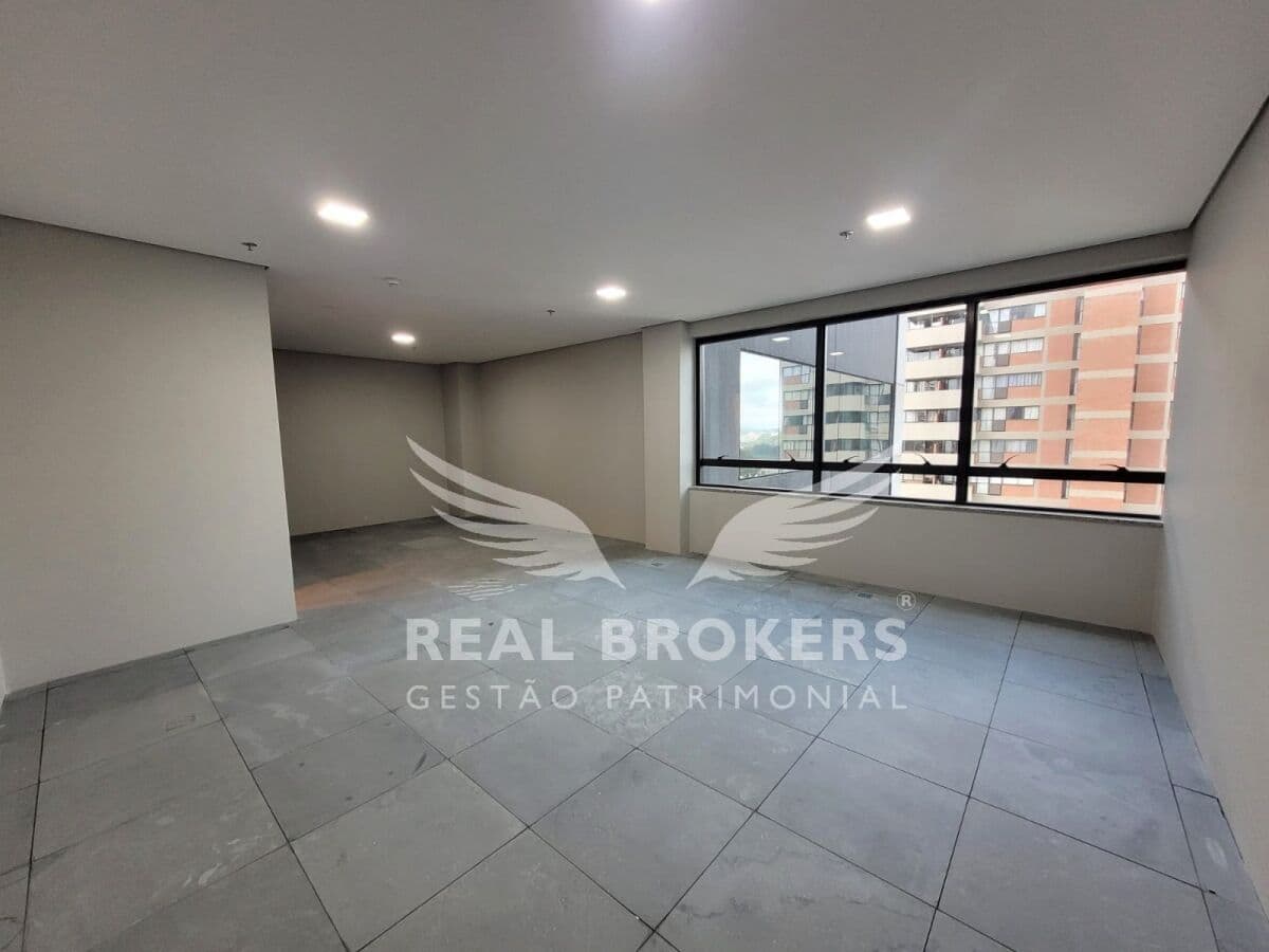 Sala comercial para locação com 52m² de área útil 1 banheiro e 1 vaga de garagem em Alphaville