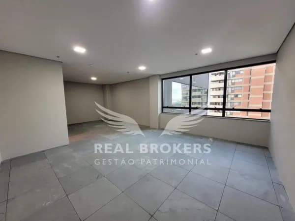 Sala comercial para locação com 52m² de área útil 1 banheiro e 1 vaga de garagem em Alphaville