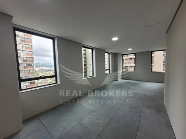 Sala comercial para locação com 55m² de área útil 2 banheiros e 1 vaga de garagem em Alphaville