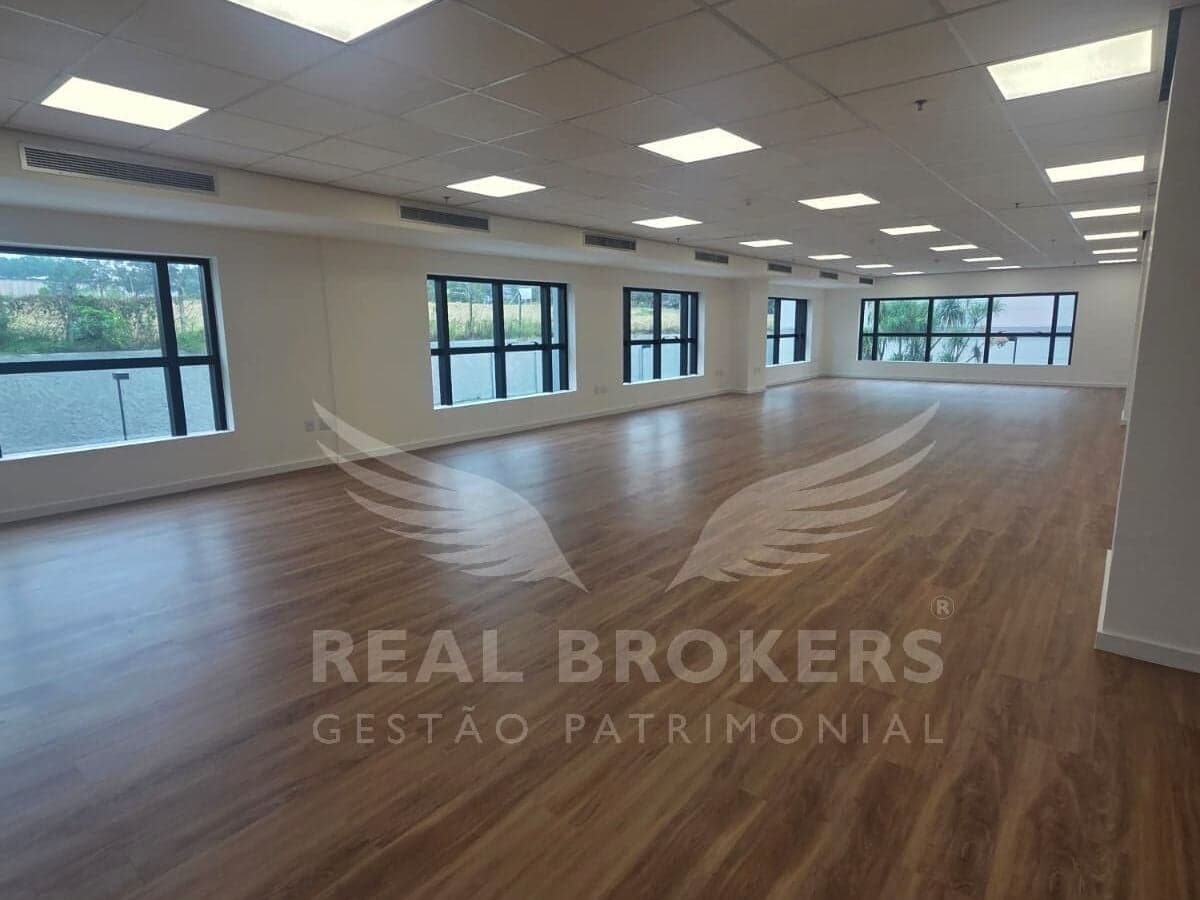 Sala comercial para locação com 198 m² de área útil, copa e 5 vagas em Alphaville