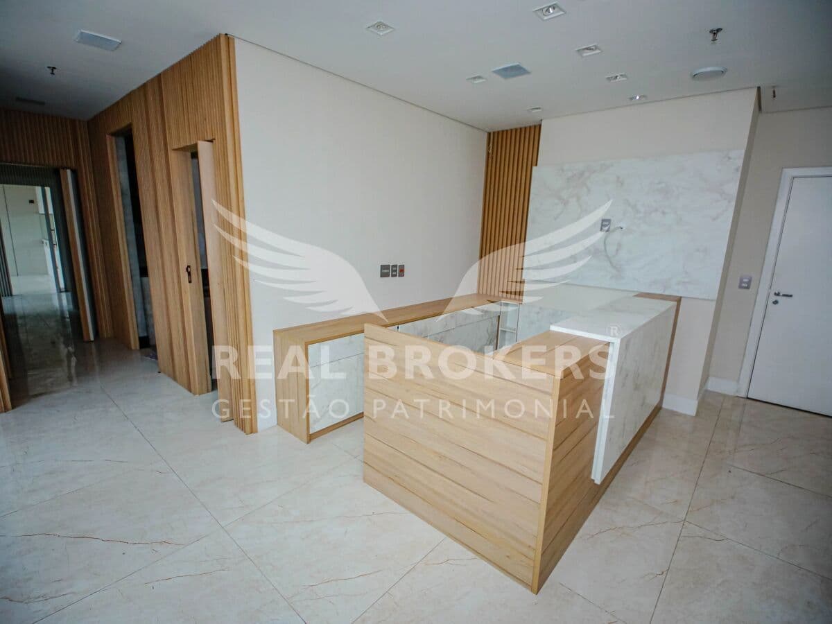 Clínica para locação com 102m² de áreas útil com 3 consultórios e copa em Alphaville