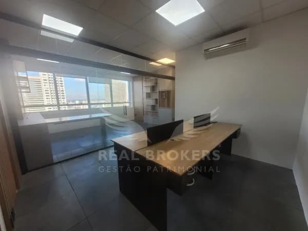 Sala comercial para locação com 42 m² de are útil | copa | 2 vagas de garagem em Alphaville
