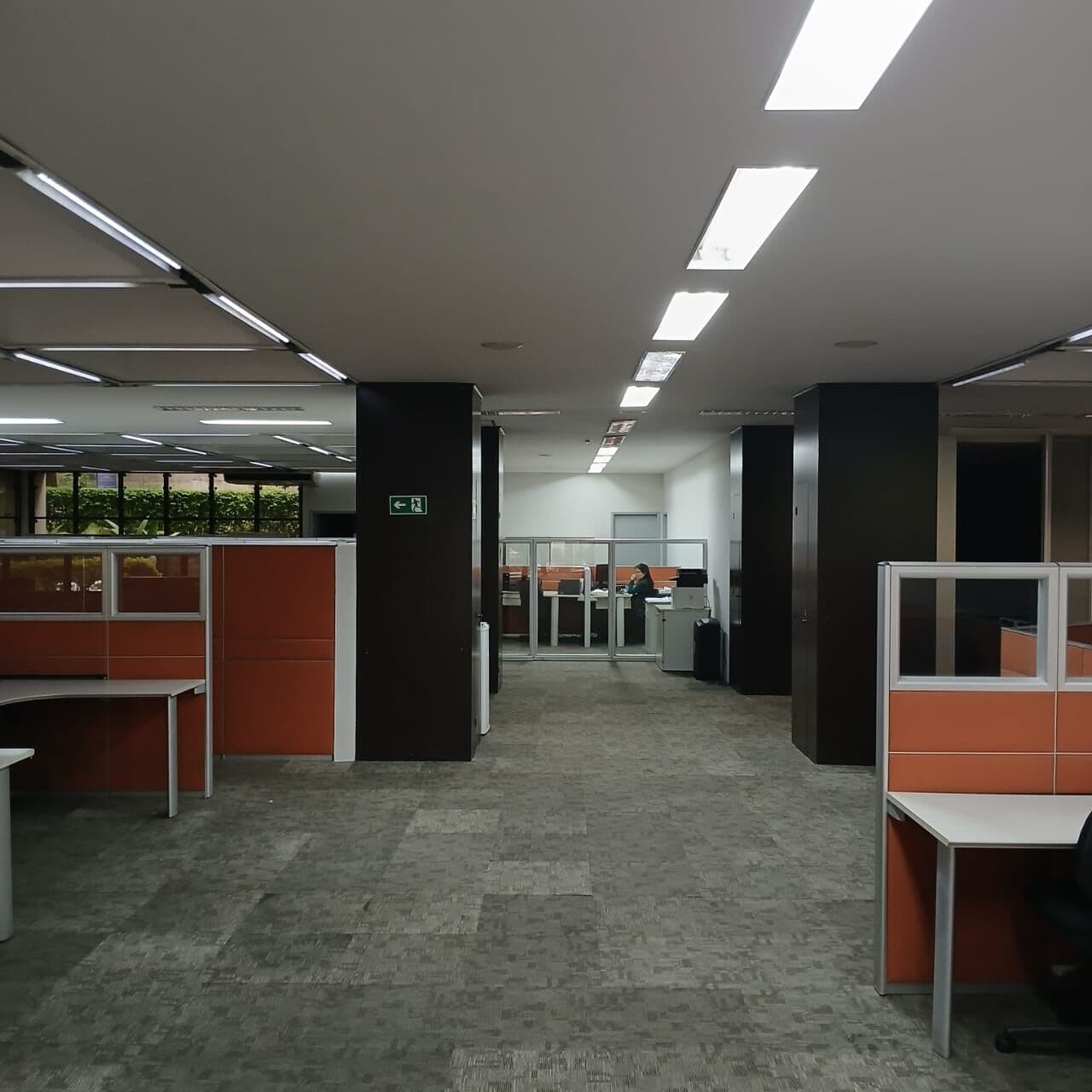 Sala comercial para locação com 550m² em Alphaville mobiliada