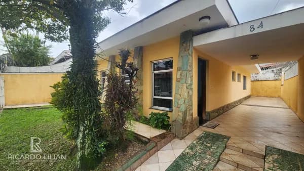 "Espetacular Casa Térrea na Vila Rosália, Guarulhos: Um Oásis Junto ao Lago dos Patos!"