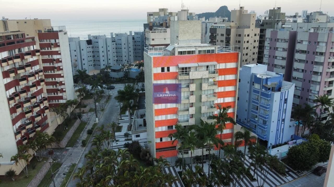 Cobertura Duplex com piscina privativa a poucos passos do mar em Caiobá.