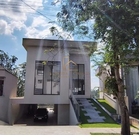 Casa Semi Térrea à Venda no Condomínio New Ville – Santana de Parnaíba | 4 Dormitórios | Piscina Aquecida | Energia Fotovoltaica