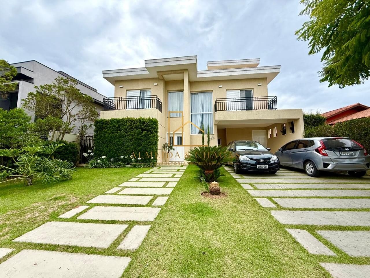 Casa Mobiliada à Venda no Condomínio New Ville – Santana de Parnaíba | 250m² | 4 Suítes | R$ 2.000.000,00