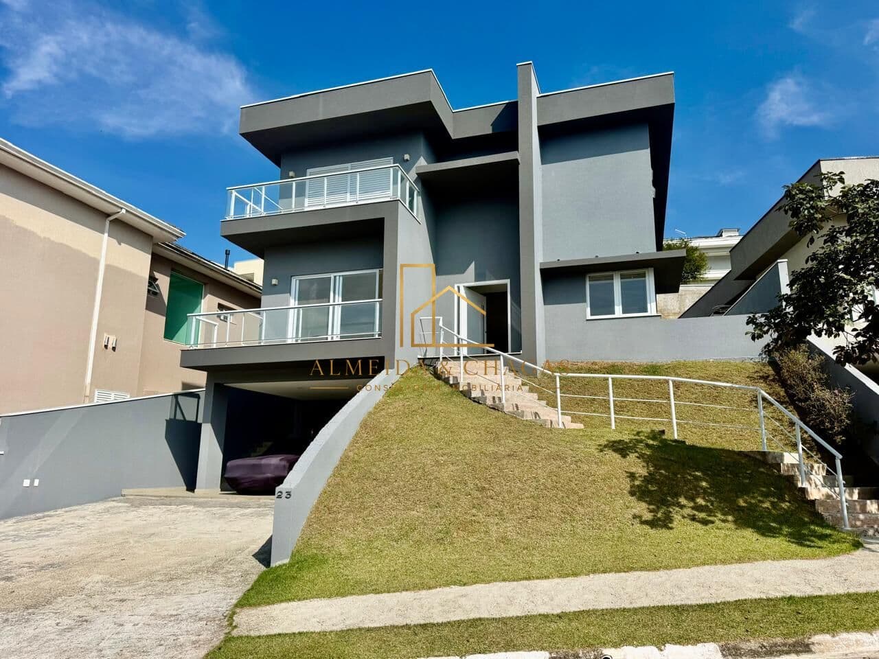 Casa Semi Nova à Venda no Condomínio New Ville | 287m² de Construção | 3 Suítes | Piscina Aquecida | R$ 2.000.000,00