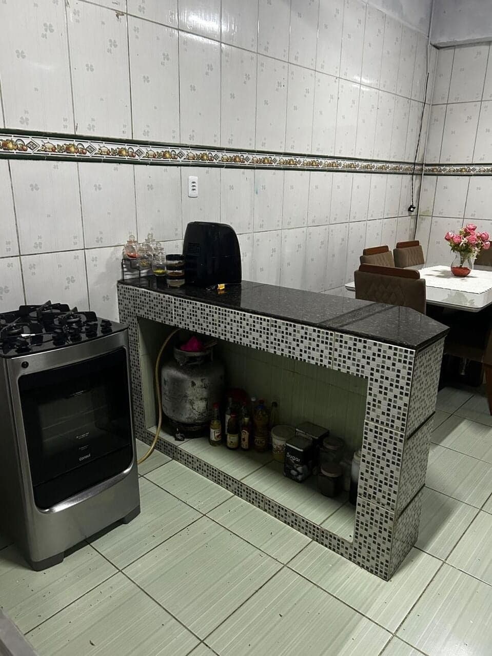 Excelente Casa no Guanabara com 4 Quartos, 2 Salas de TV e Espaços Amplos