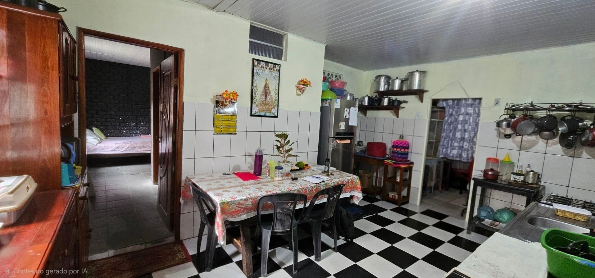 Casa ampla com comércio ativo no bairro 40 Horas em Ananindeua