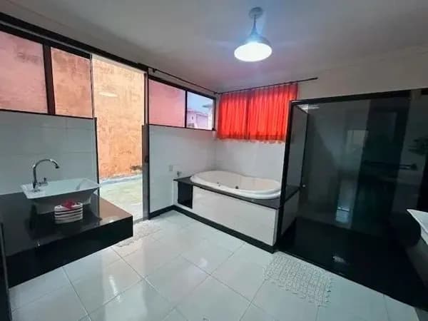 Casa Mobiliada para Locação com 4 Suítes na Augusto Montenegro