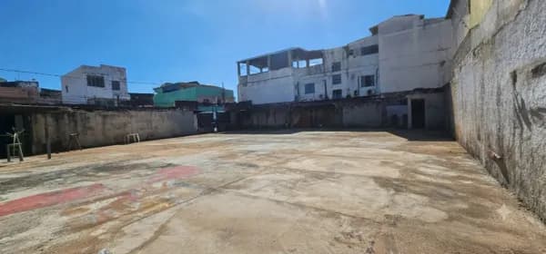 Imóvel Comercial para Locação na Cidade Velha | Amplo Espaço e Estacionamento