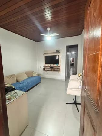 Casa em Belém com Quintal Espaçoso e Documentação Regular