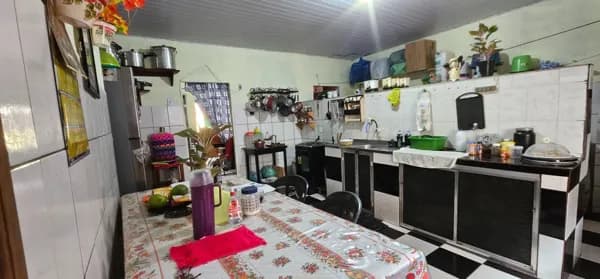 Casa com ponto comercial próximo à Feira do 40 Horas