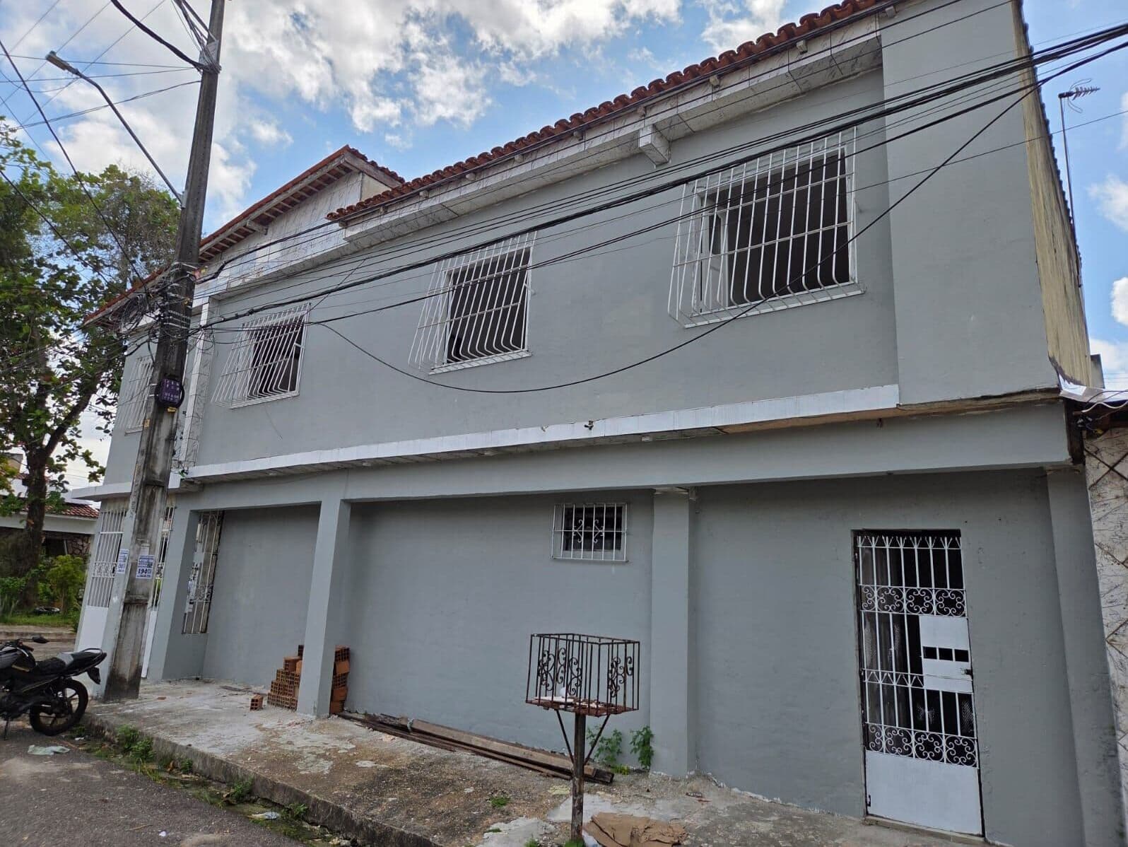 Casa ampla com duas moradias independentes – Conjunto P.A. Cabral