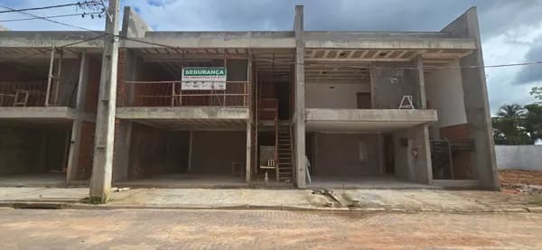 PEROLA AZUL RESIDENCE - CASAS COM 2 VAGAS E QUINTAL