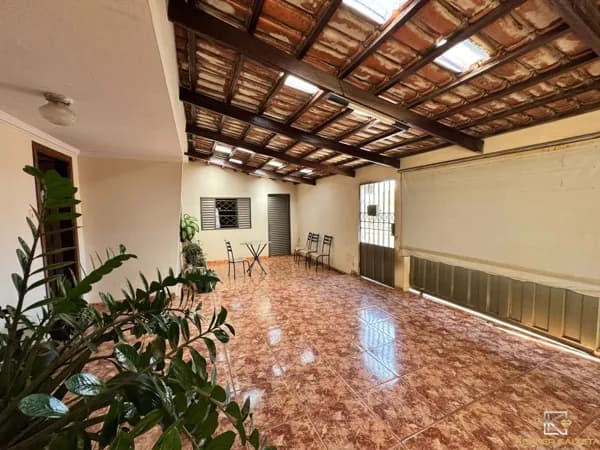 CASA À VENDA NO CENTRO DE PATOS DE MINAS
