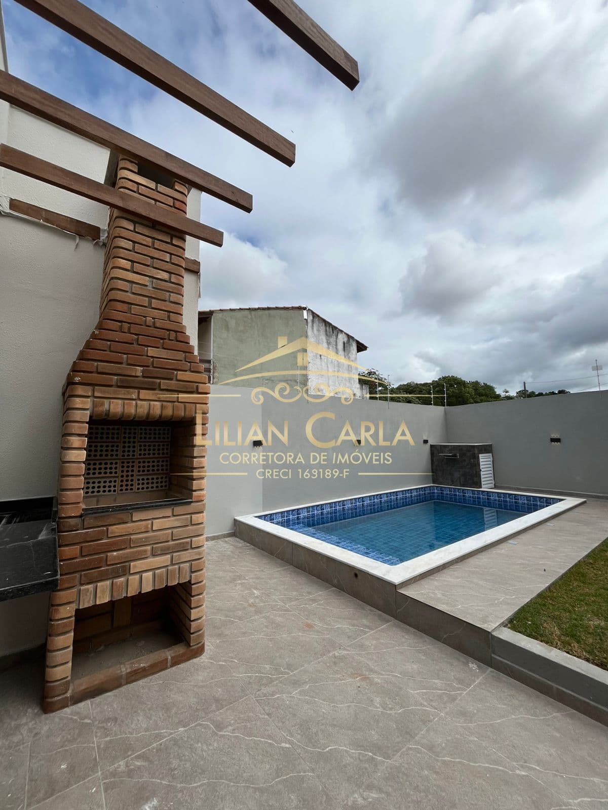Casa à venda em Itanhaém com 2 dorm, 1 suíte e Piscina por R$ 399 mil!