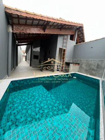 Casa à venda em Mongaguá com 2 dorm, 1 suíte e Piscina por R$ 489.900 mil!