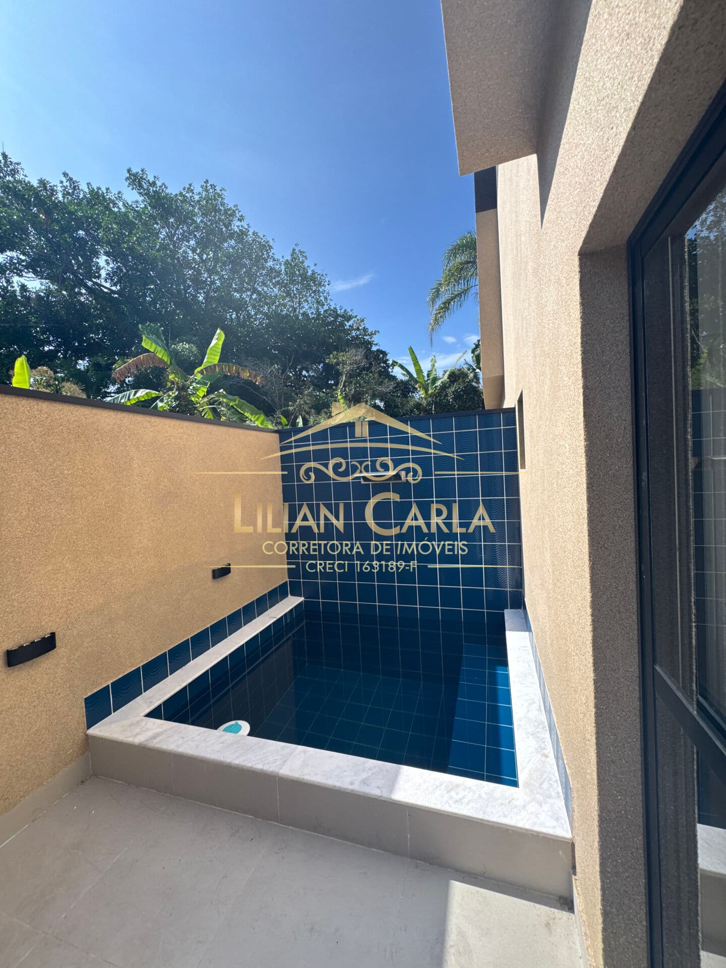 Casa em Condomínio à venda em Mongaguá com 2 suítes e piscina privativa à partir de R$ 420 mil