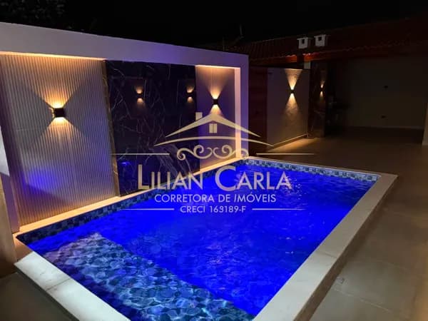 Casa à venda em Mongaguá com 3 dorm sendo 1 suíte e piscina por R$ 599 mil