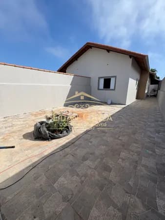 Casa à venda em Itanhaém com 2 dorm, 1 suíte e PISCINA por R$ 433 mil