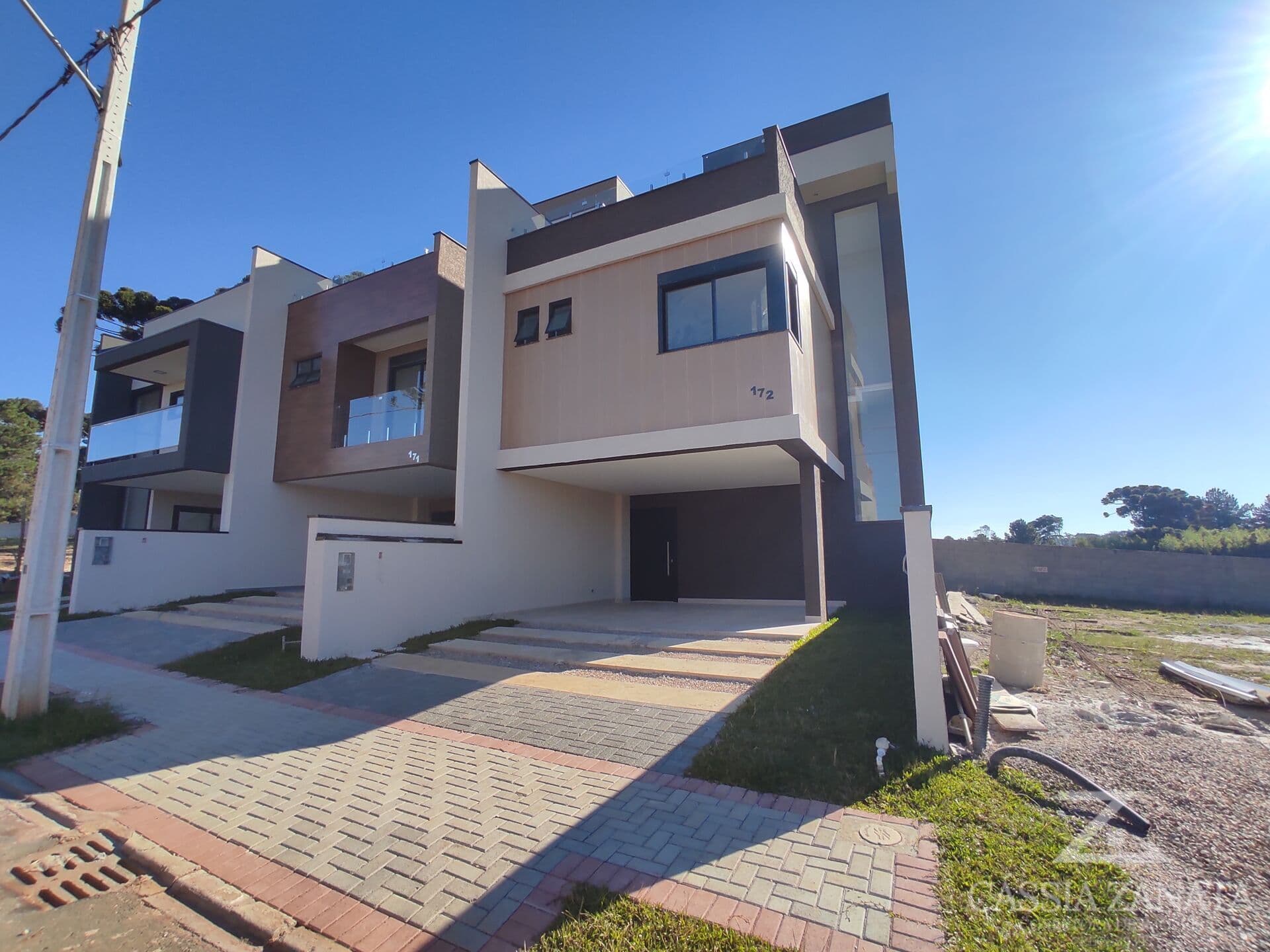 Sobrado em São José dos Pinhais - Costeira