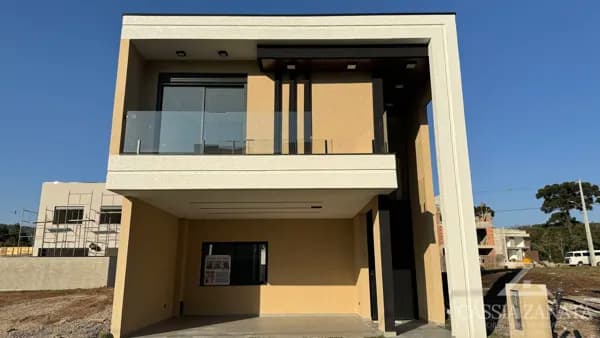 Sobrado em São José dos Pinhais - Costeira