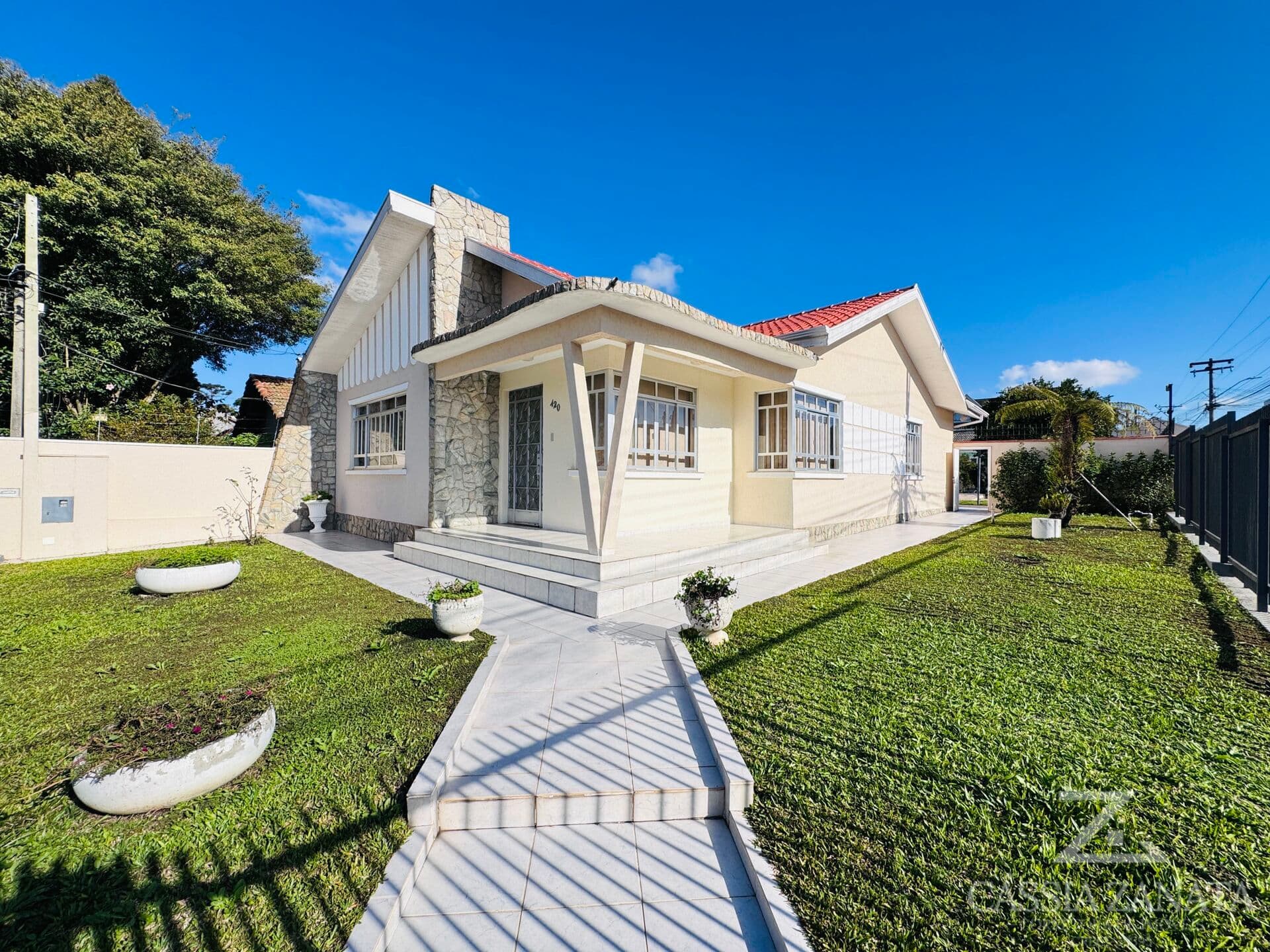 Amplo Terreno com Casa Térrea e Excelente Potencial Construtivo no Uberaba – Curitiba/PR