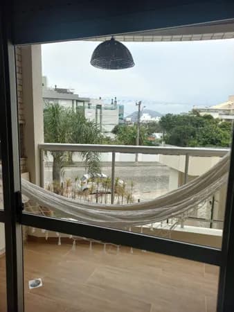 Apartamento quadra do mar frente rua