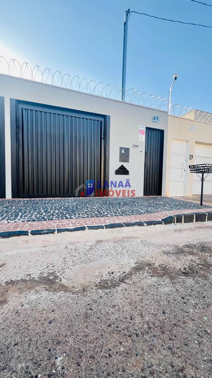 Casa com 3 quartos, 1 suíte - Bairro Jd América