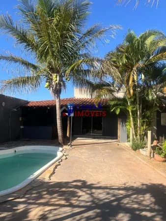 Casa 2 quartos, 2 suítes, piscina - B: Nova Uberlândia