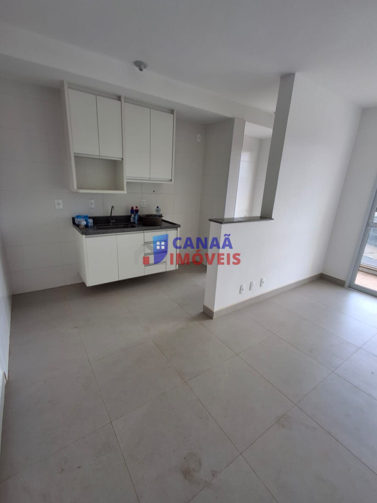 Apartamento novo com 2 quartos, suíte, sacada e Condomínio Clube
