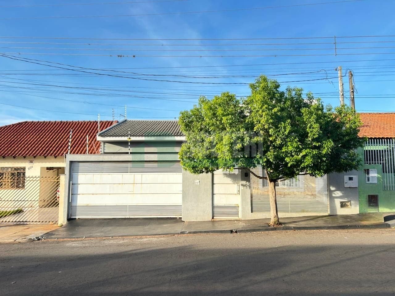 Casa moderna à venda em região valorizada de Ibiporã!