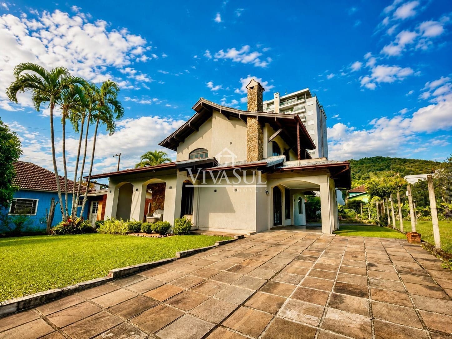 Casa Alto Padrão com 3 dormitórios no centro de Igrejinha/RS