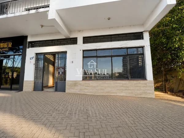 Sala comercial com aproximadamente 120m² no centro de Igrejinha/RS
