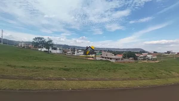 Terrenos Exclusivos no Ninho Verde 2 – Frente para Duas Ruas e Vista Deslumbrante!
