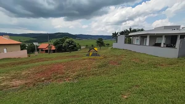 Terreno à Venda no Ninho Verde II – 450m² com Vista Privilegiada para a Cuesta!