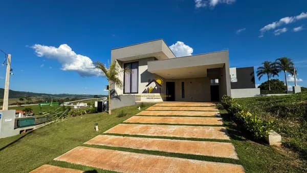 Casa Térrea à Venda no Ninho Verde 2 | Vista Permanente para a Serra da Cuesta | Piscina de Borda Infinita