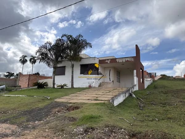 Casa à Venda no Ninho Verde 2 Frente para Área Verde