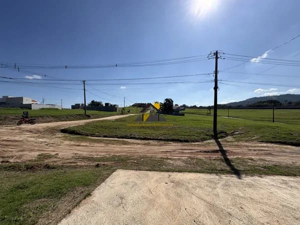 Terreno à Venda no Ninho Verde 2 – 432m² | Vista para a Cuesta | Plano | Quitado