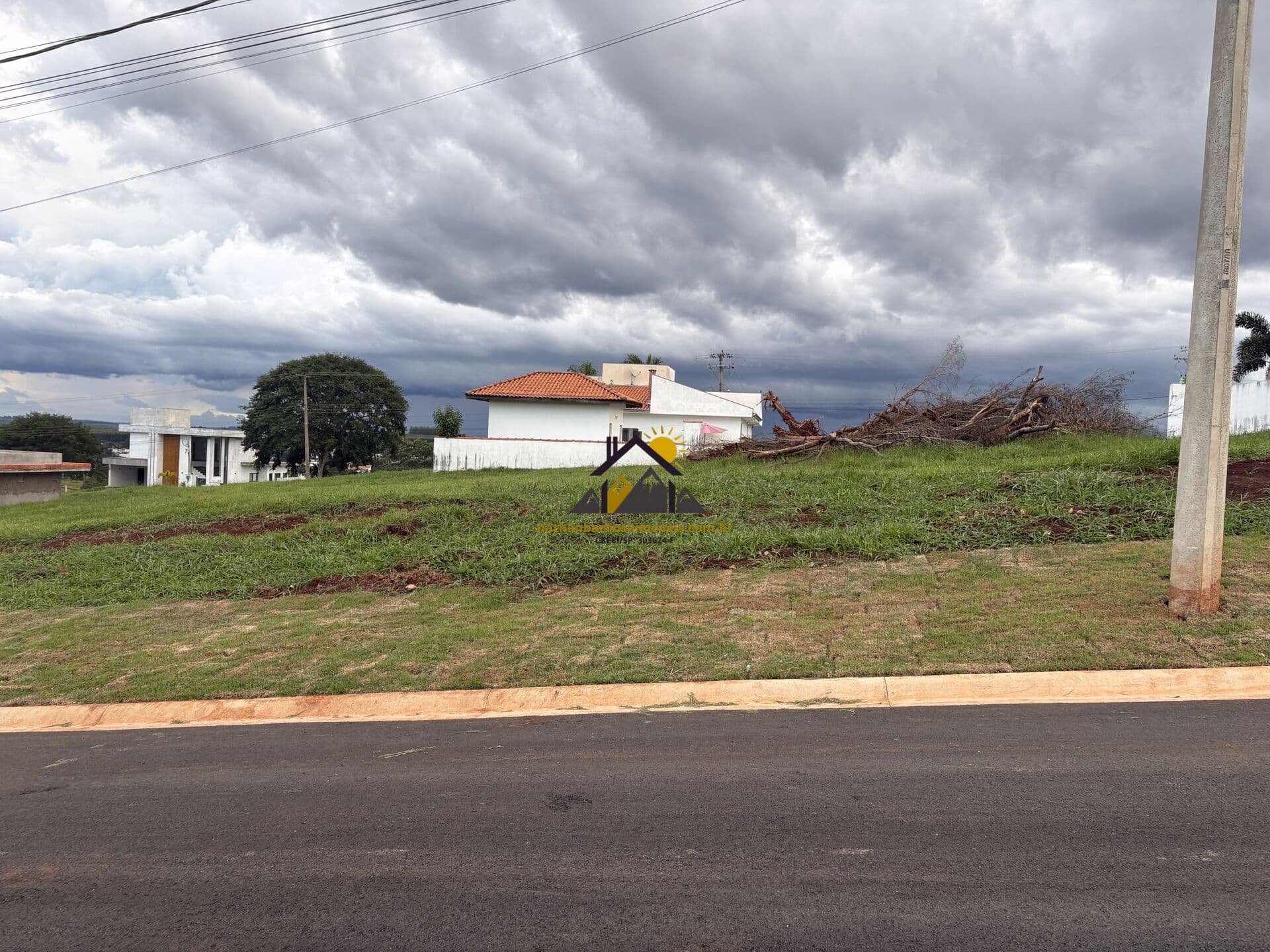 Terreno 450m² com Vista para Cuesta no Ninho Verde 2
