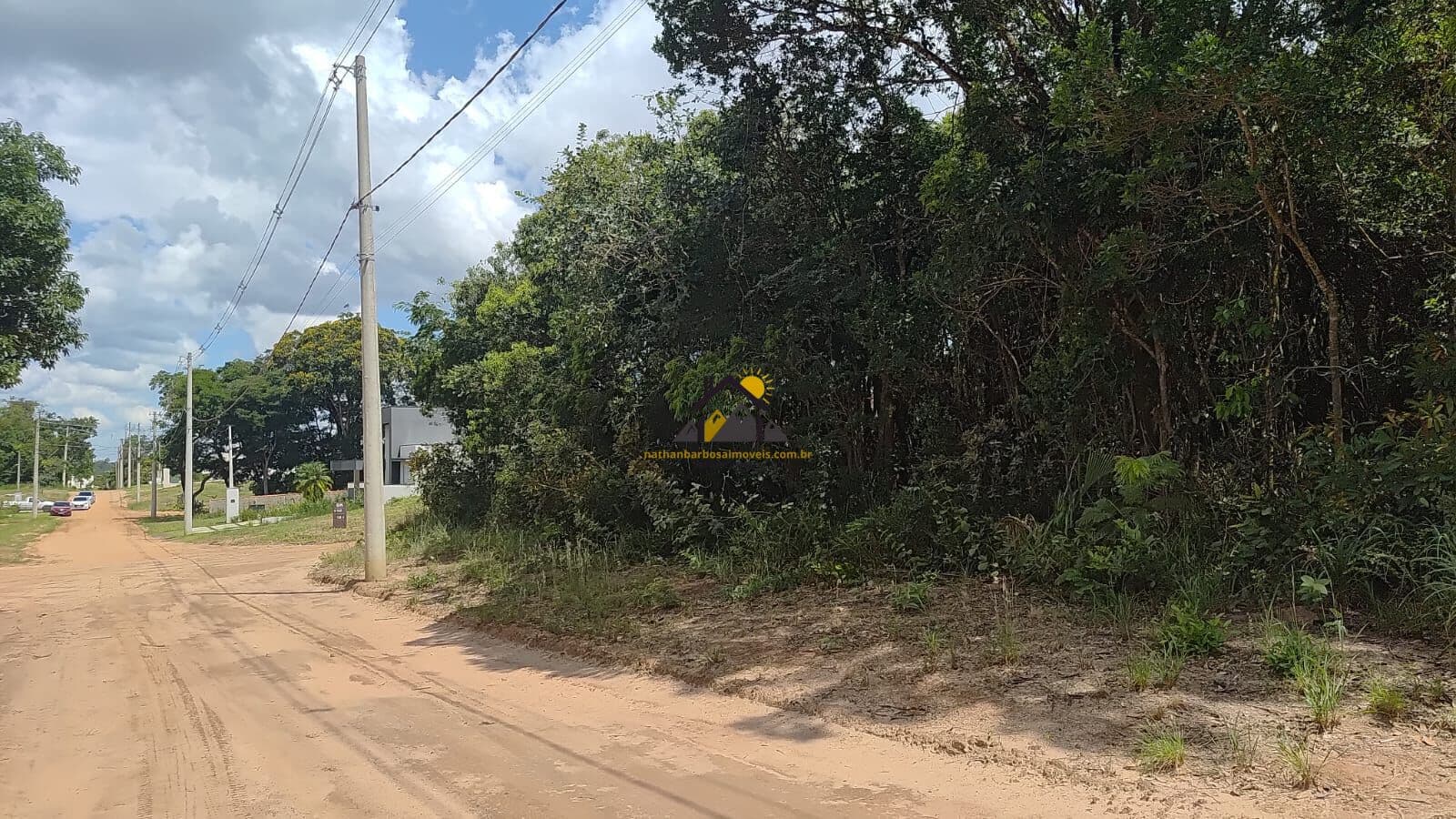 Terreno de esquina à venda no Ninho Verde 2 – 434m² com vegetação e excelente localização