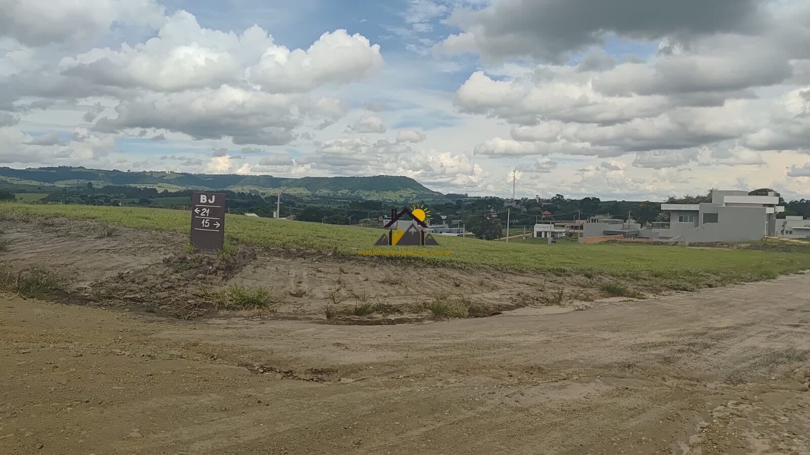 Terreno de Esquina à Venda no Ninho Verde 2 – 432m² com Escritura